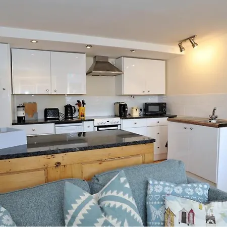 Mary Lyth - West Cliff With Parking Apartment