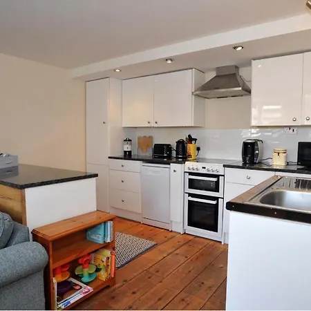 Mary Lyth - West Cliff With Parking Apartment *