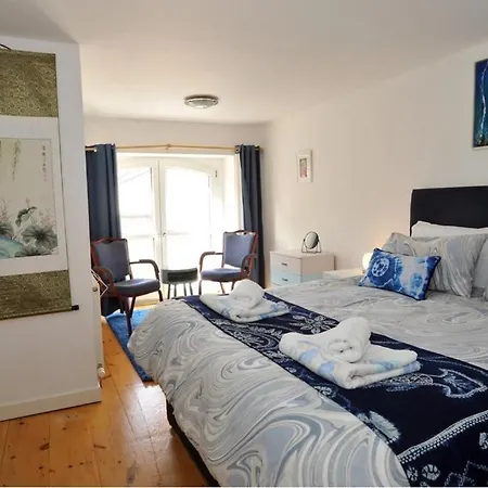 Mary Lyth - West Cliff With Parking Apartman Whitby