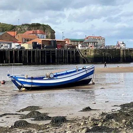 Mary Lyth - West Cliff With Parking *