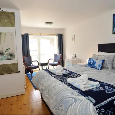 Mary Lyth - West Cliff With Parking *