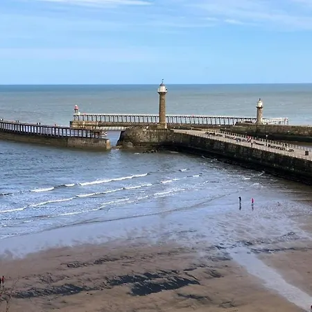 Mary Lyth - West Cliff With Parking * Whitby